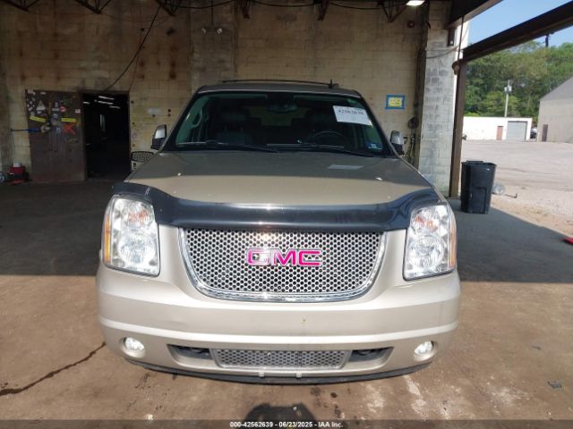 GMC Yukon Denali Image 6