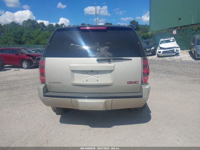 GMC Yukon Denali Image 9