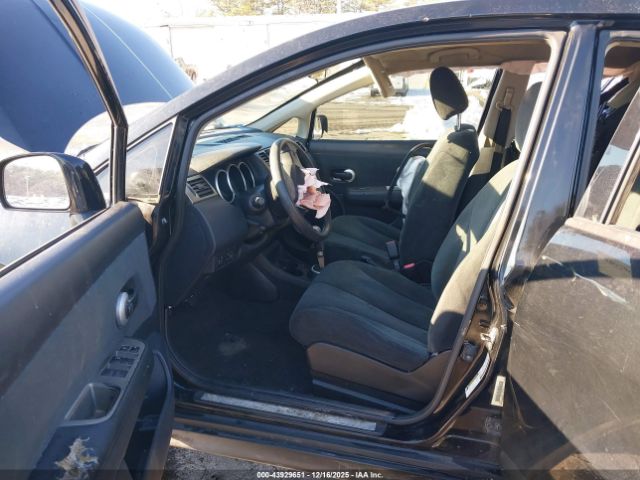 Nissan Versa 1.8 S Image 12