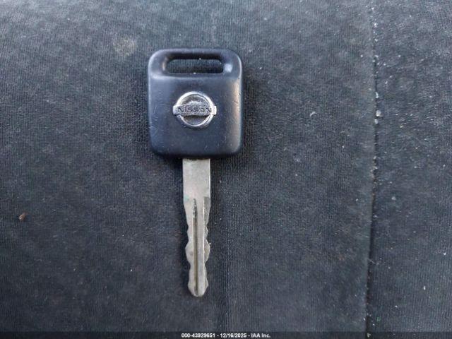 Nissan Versa 1.8 S Image 2