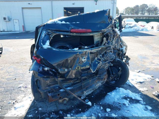 Nissan Versa 1.8 S Image 6