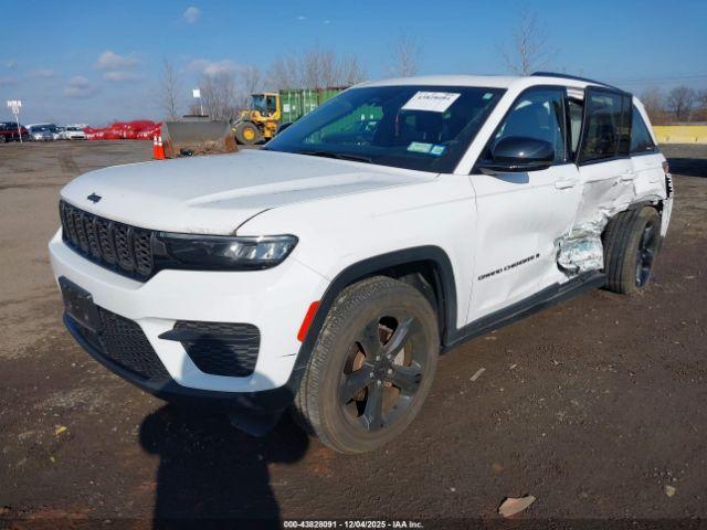 Jeep Grand Cherokee Altitude 4x4 Image 3