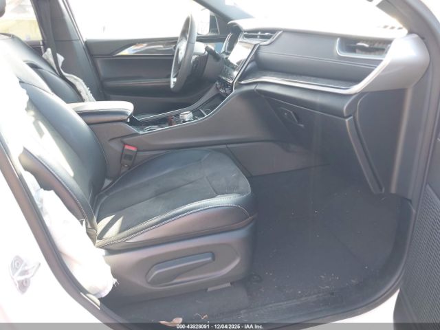 Jeep Grand Cherokee Altitude 4x4 Image 13