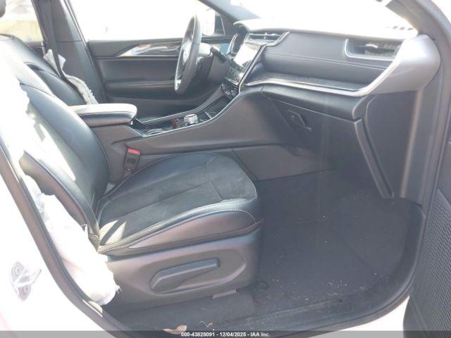 Jeep Grand Cherokee Altitude 4x4 Image 13