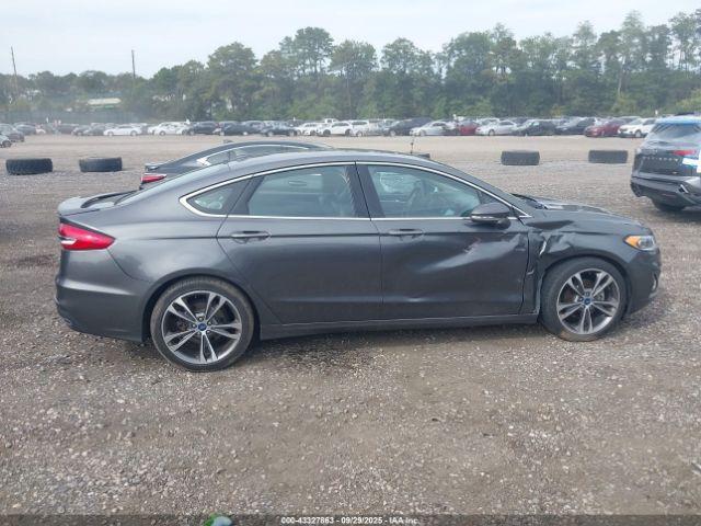 Ford Fusion Titanium Image 16