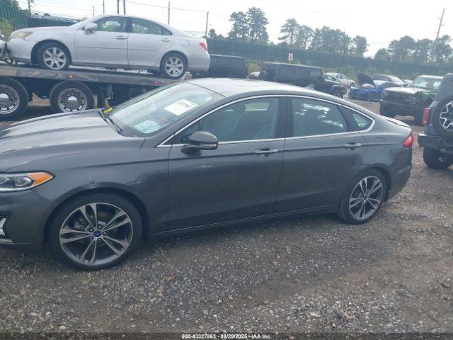 Ford Fusion Titanium Image 3