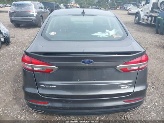 Ford Fusion Titanium Image 4