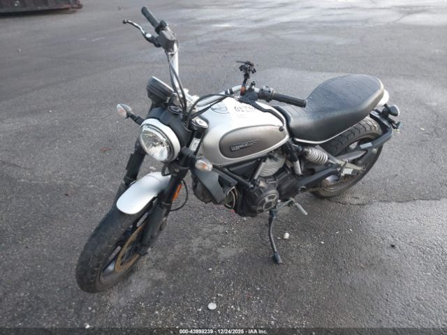 Ducati Scrambler 800 Image 2