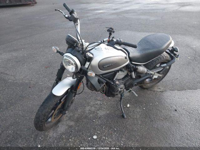 Ducati Scrambler 800 Image 2
