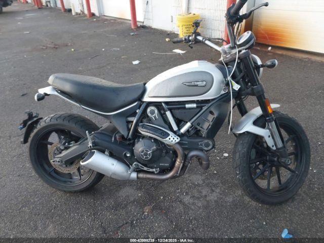 Ducati Scrambler 800 Image 8