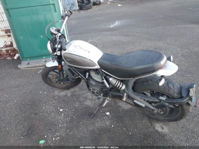 Ducati Scrambler 800 Image 10