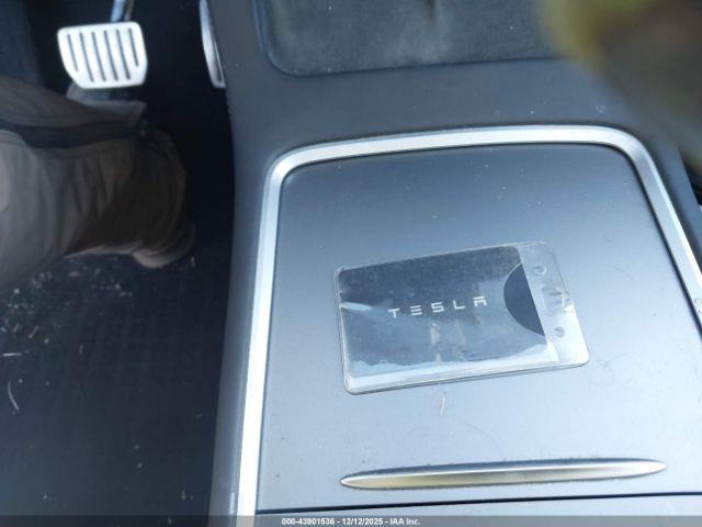 Tesla Model Y Performance Dual Motor All-wheel Drive Image 7