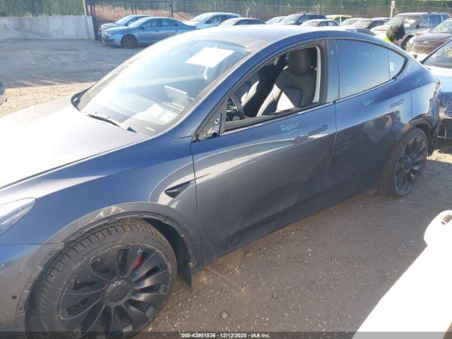 Tesla Model Y Performance Dual Motor All-wheel Drive Image 14