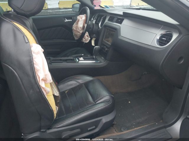 Ford Mustang V6 Premium Image 5