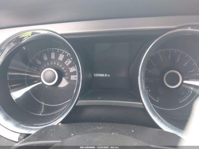 Ford Mustang V6 Premium Image 9