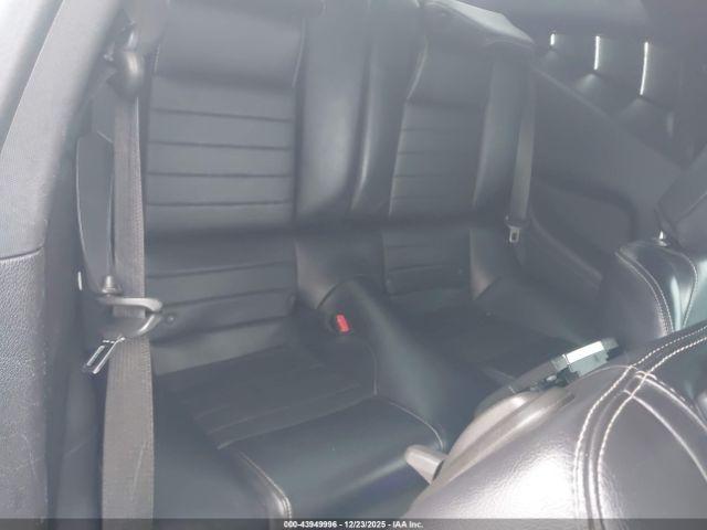 Ford Mustang V6 Premium Image 6