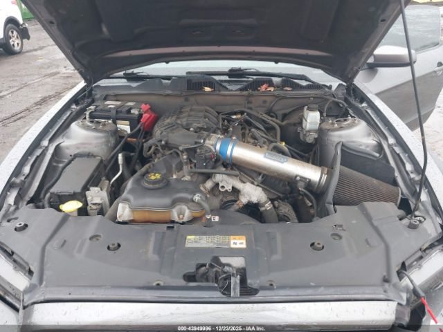 Ford Mustang V6 Premium Image 7