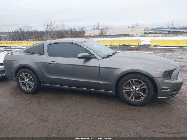 Ford Mustang V6 Premium Image 11