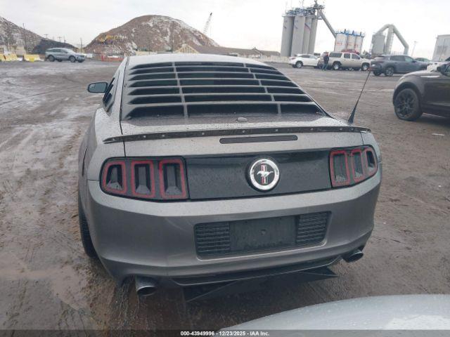 Ford Mustang V6 Premium Image 15