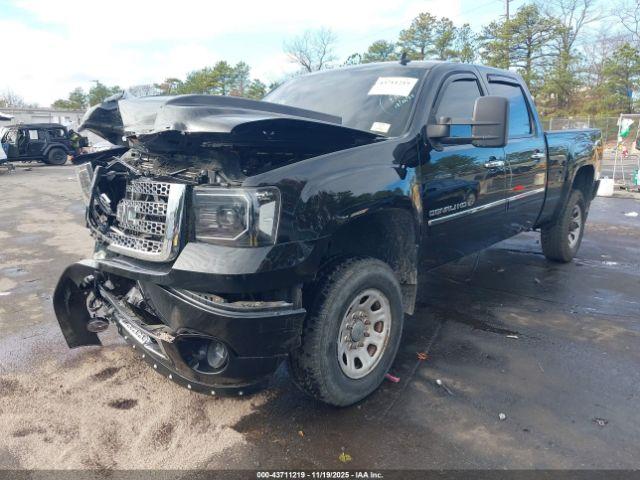 GMC Sierra 2500 Denali Image 13