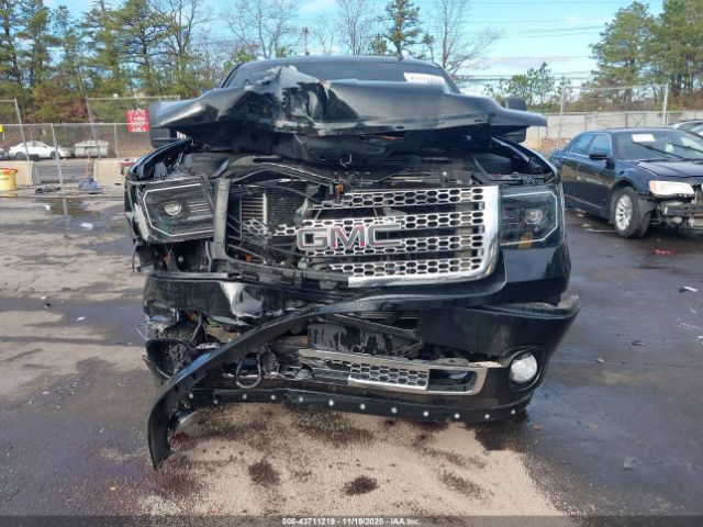 GMC Sierra 2500 Denali Image 7