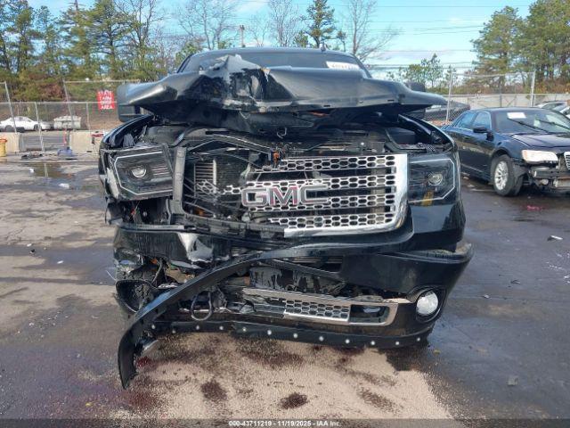 GMC Sierra 2500 Denali Image 5