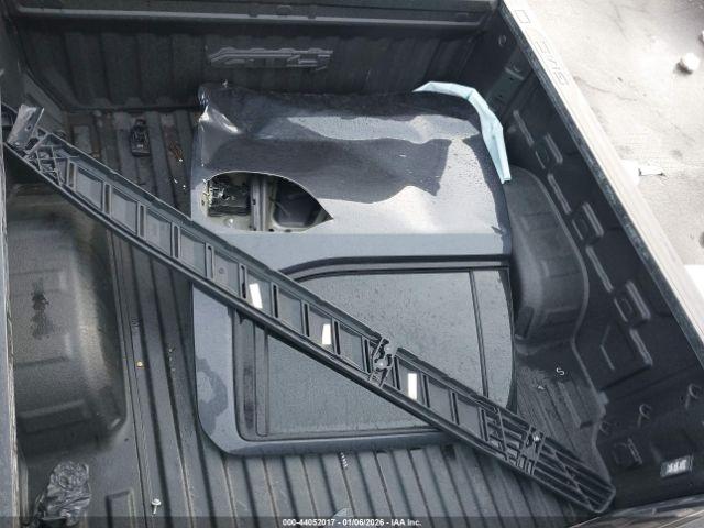 GMC Sierra 1500 4wd  Short Box At4 Image 10