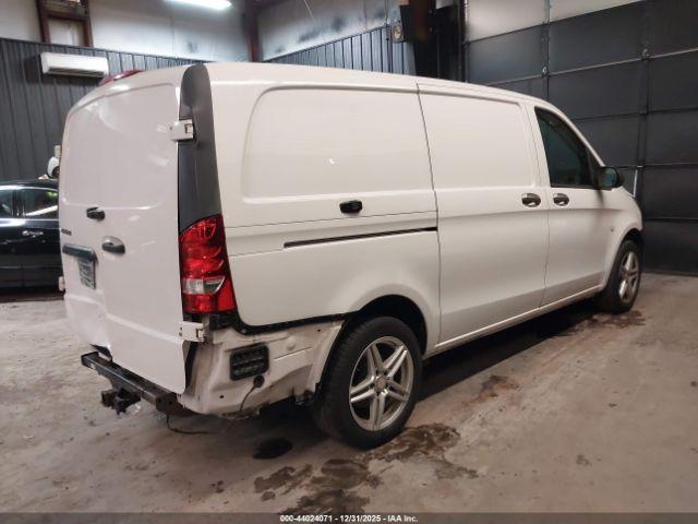 Mercedes-Benz Metris Image 6