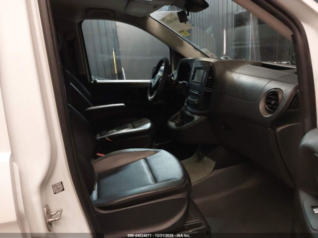 Mercedes-Benz Metris Image 12