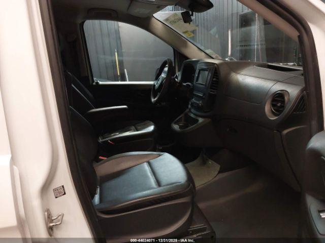 Mercedes-Benz Metris Image 12