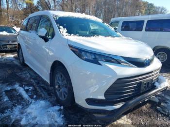  Salvage Toyota Sienna