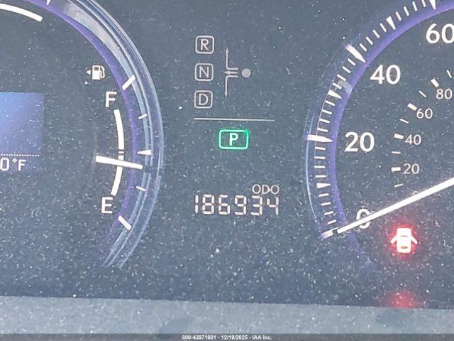 Lexus HS 250h Image 15