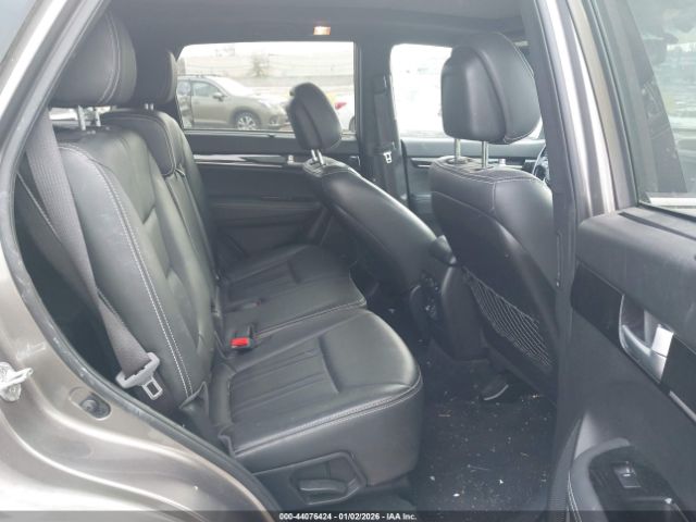 Kia Sorento Limited V6 Image 9