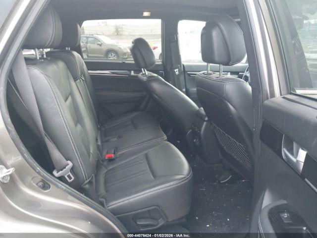 Kia Sorento Limited V6 Image 9