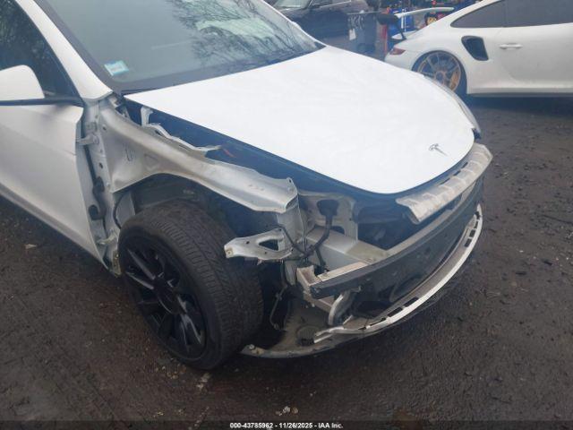 Tesla Model Y Long Range Dual Motor All-wheel Drive Image 16