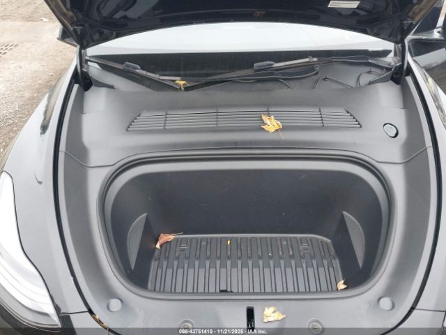 Tesla Model Y Performance Dual Motor All-wheel Drive Image 16