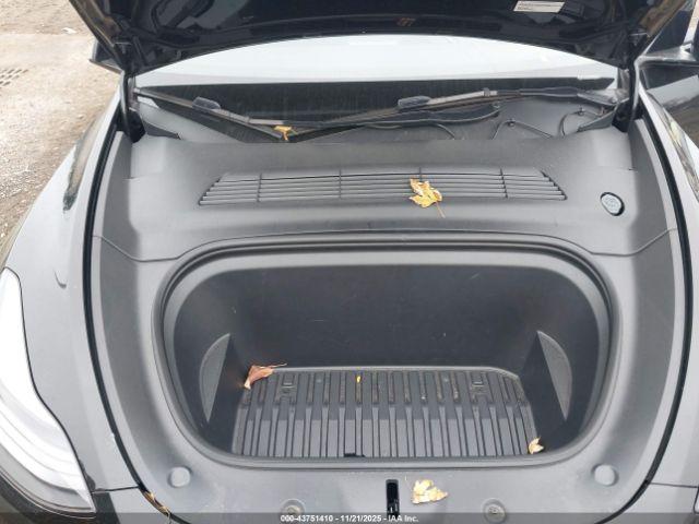 Tesla Model Y Performance Dual Motor All-wheel Drive Image 16