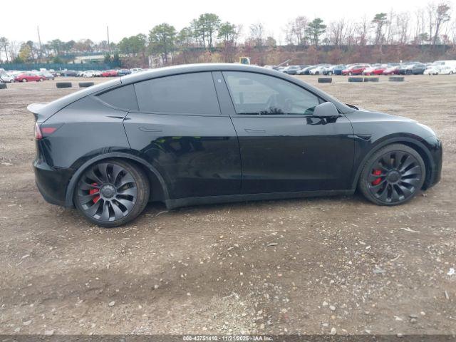 Tesla Model Y Performance Dual Motor All-wheel Drive Image 8