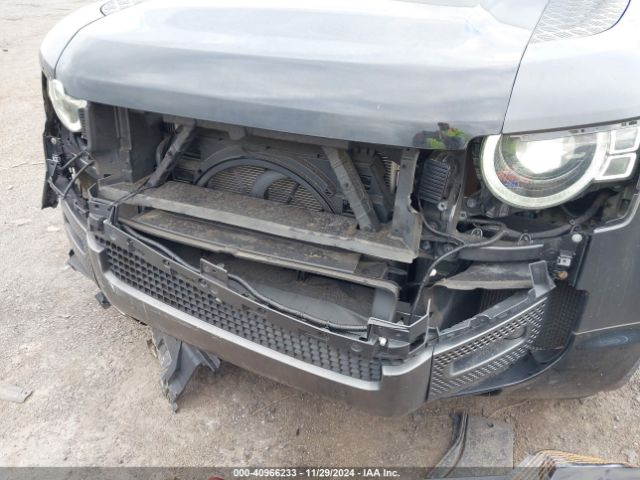 Land Rover Defender Image 2