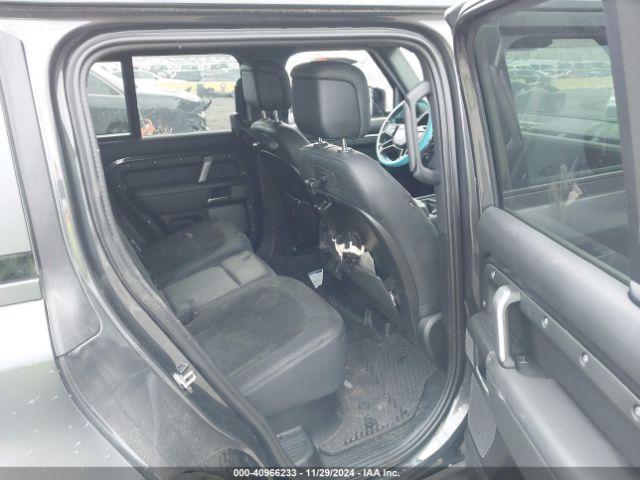 Land Rover Defender Image 7