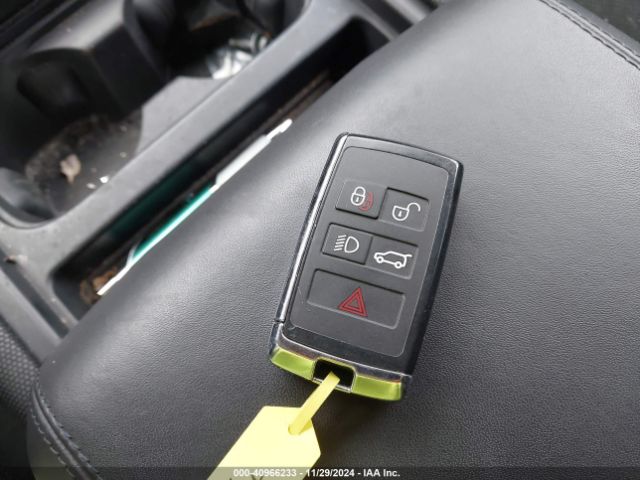 Land Rover Defender Image 11