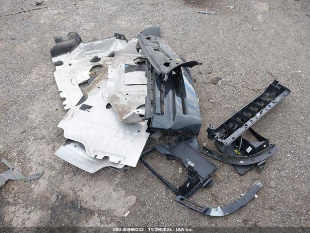 Land Rover Defender Image 10