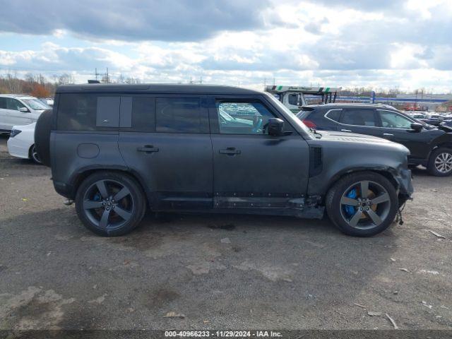 Land Rover Defender Image 12