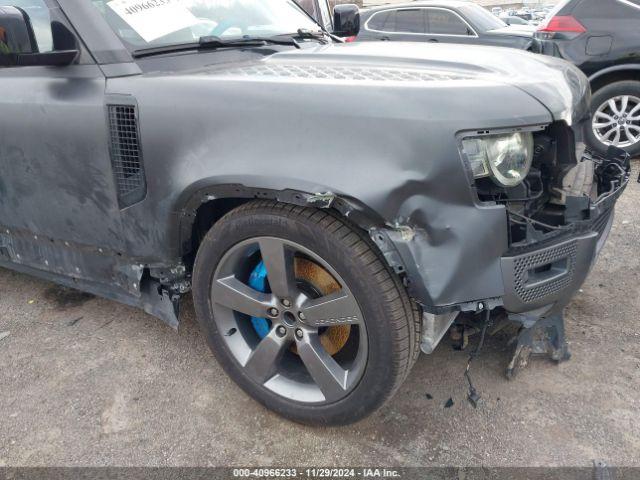 Land Rover Defender Image 18