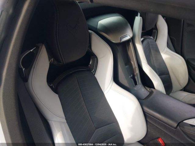 Chevrolet Corvette Rwd  2lt Image 10