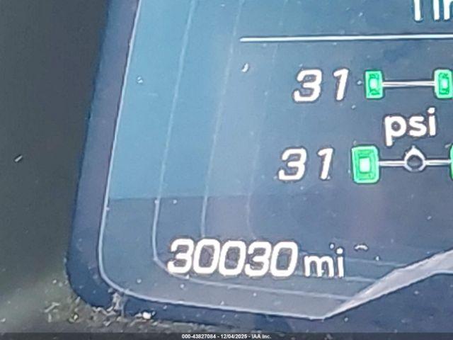 Chevrolet Corvette Rwd  2lt Image 11