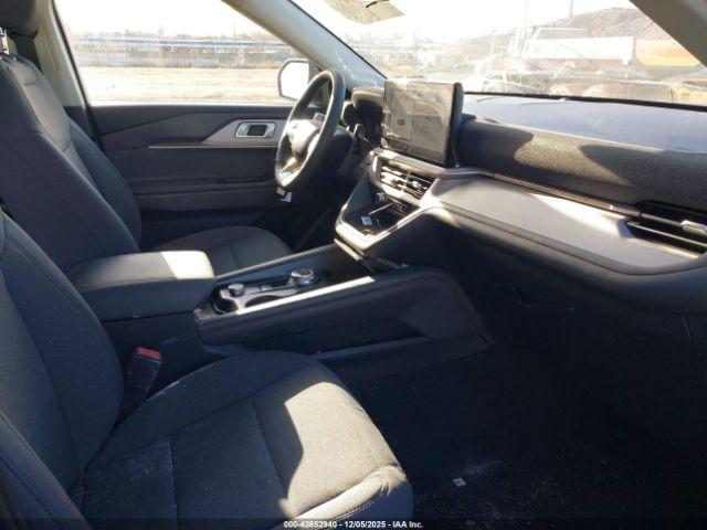 Ford Explorer Active Image 4