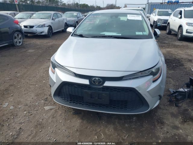 Toyota Corolla Le Image 8