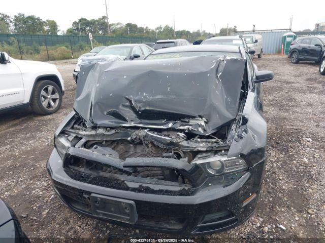 Ford Mustang V6 Image 8