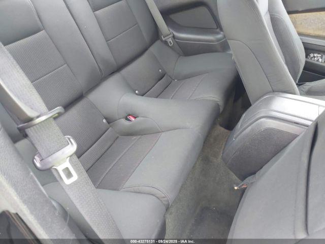 Ford Mustang V6 Image 6